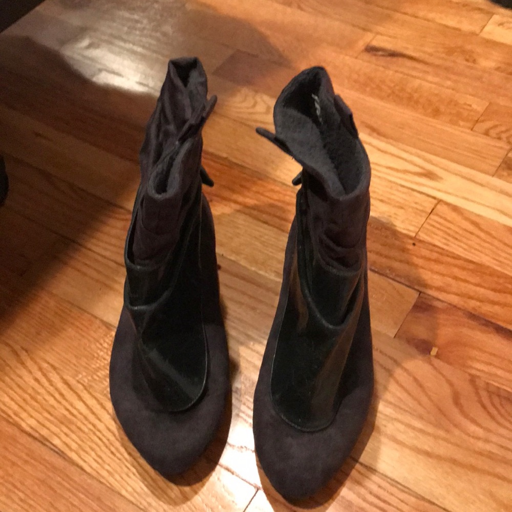 Size 8 suede boots